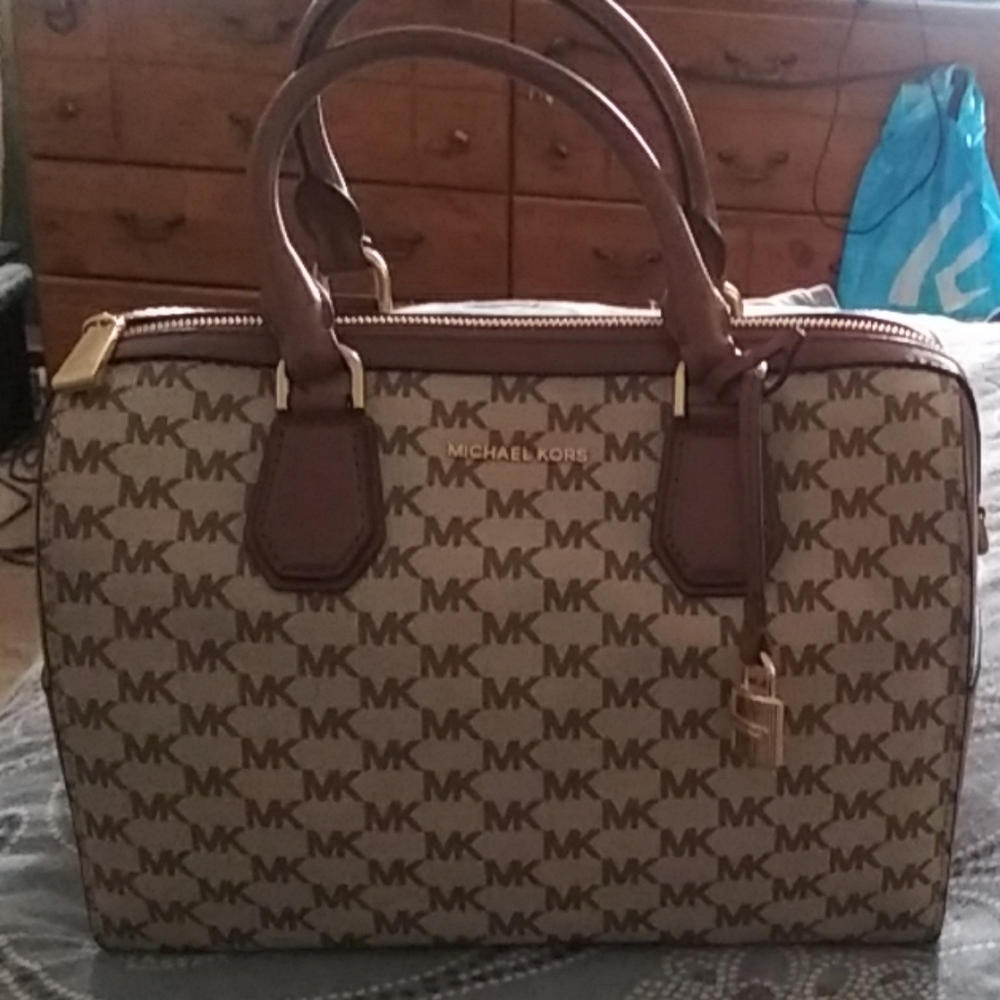 Michael Kors purse - Picture 2 of 6